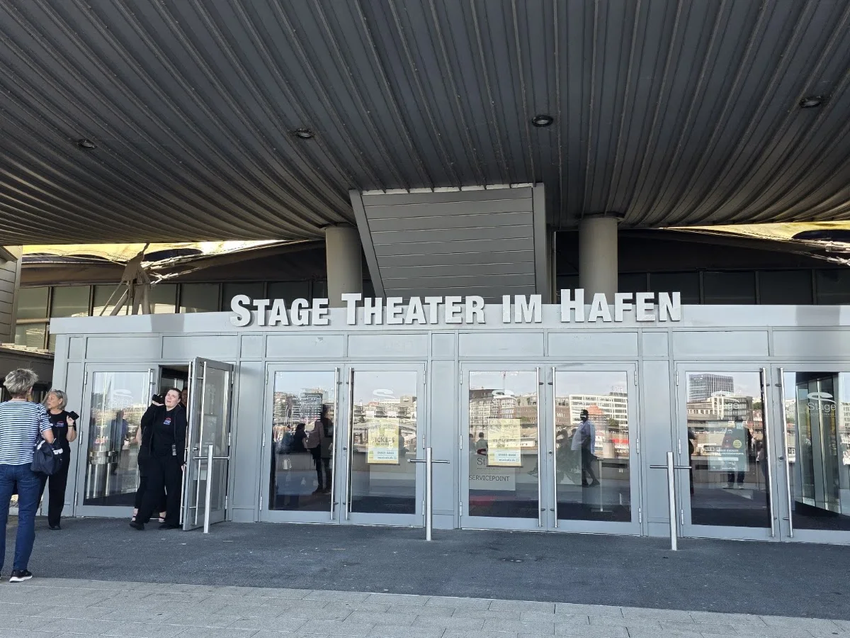 Stage Theater im Hafen – Außenbereich in Hamburg