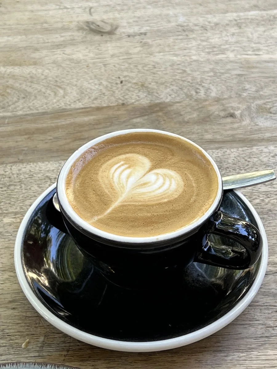 Café Mugrabi – Cappuccino in Berlin