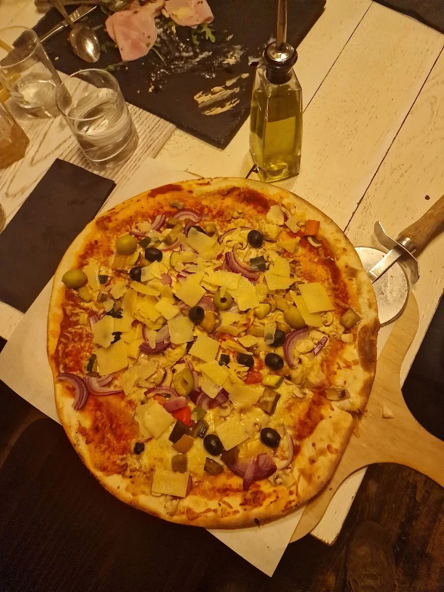 Solo Italia Restaurant – Salami in München, Bayern