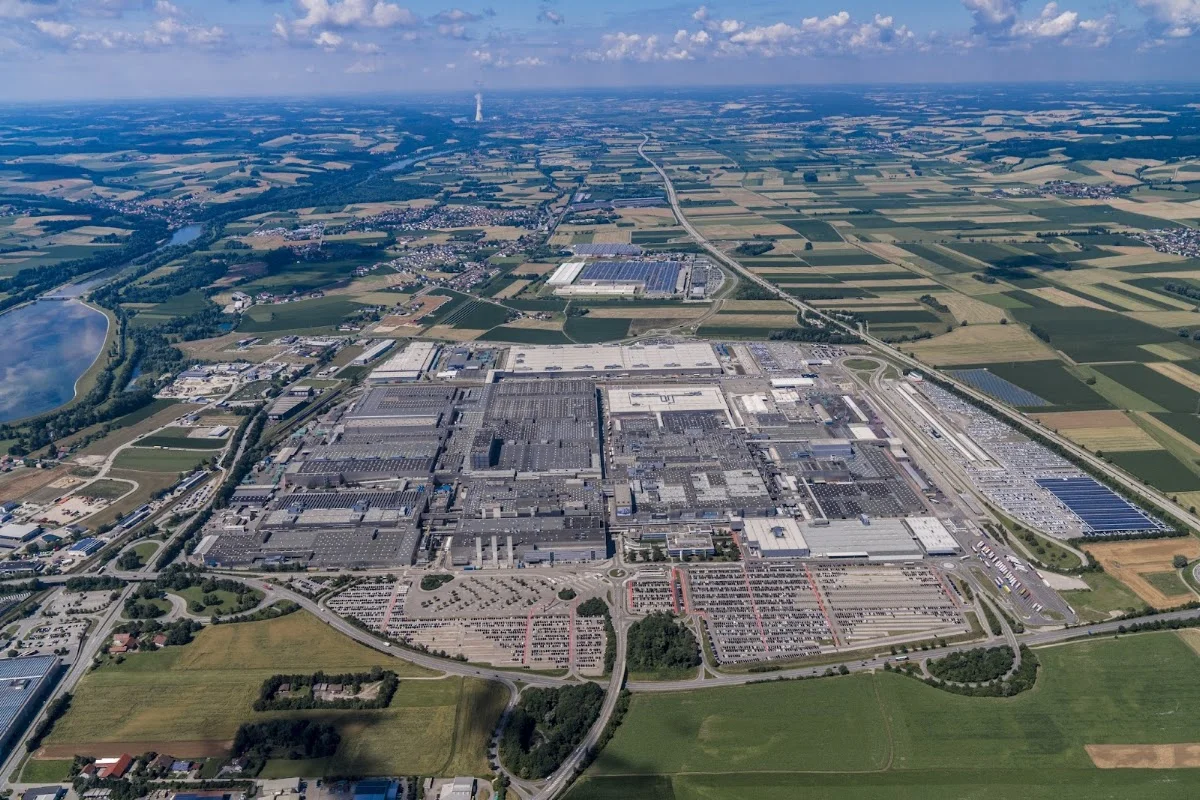 BMW Group Werk Dingolfing – Automobilwerk in Dingolfing, Bayern