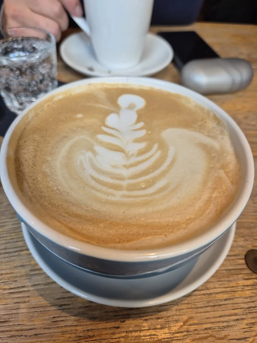 Lokalbahnhof – Cappuccino in Frankfurt am Main, Hessen