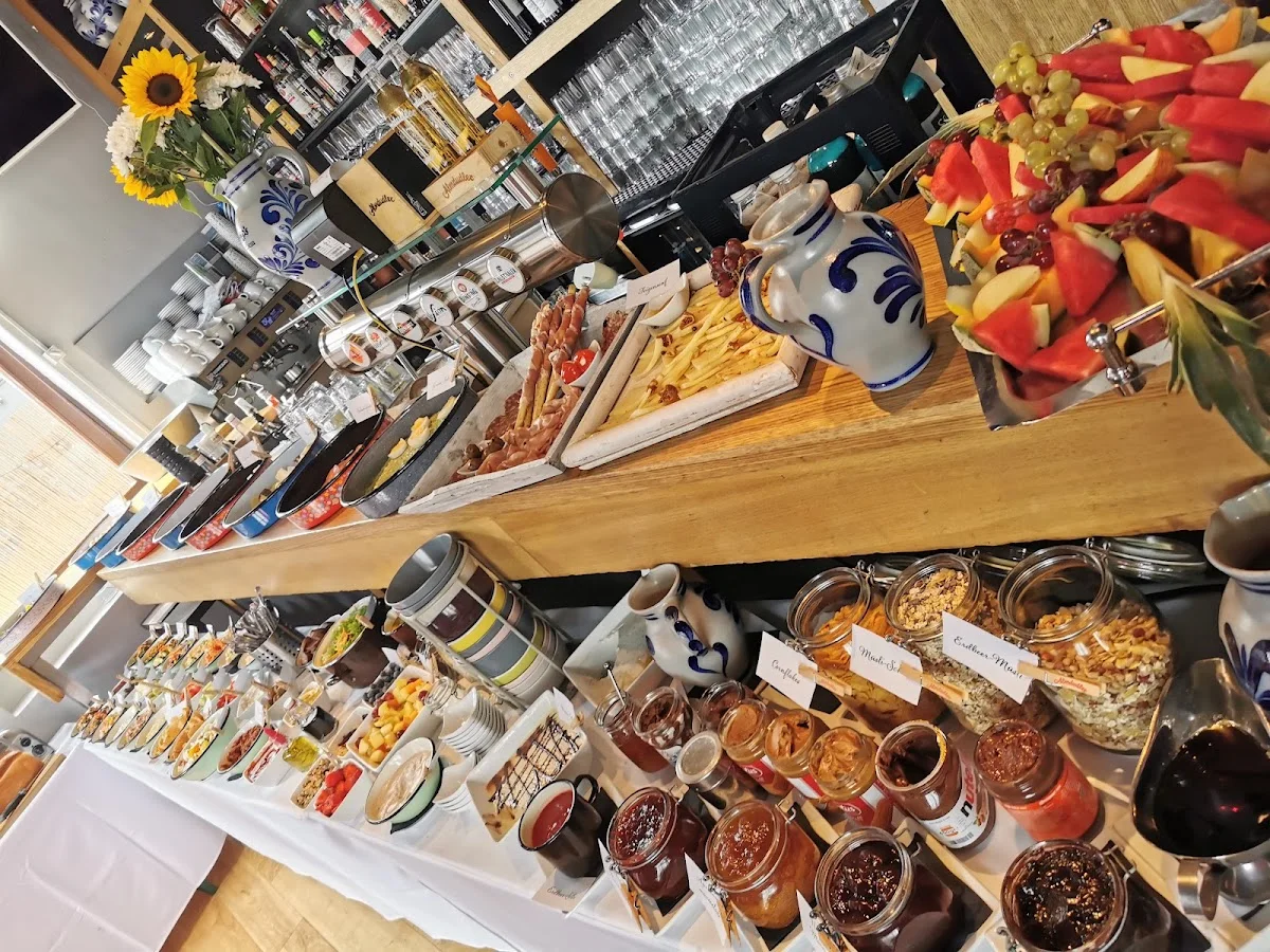 Lokalbahnhof – Salatbar in Frankfurt am Main, Hessen