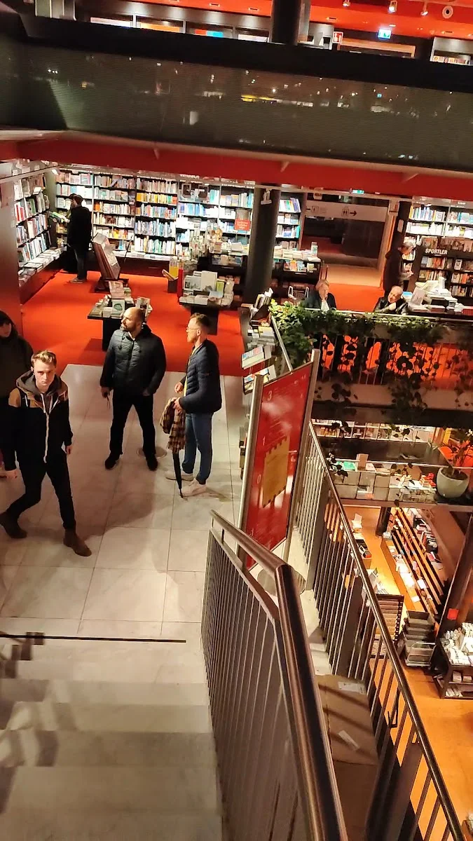 Dussmann das KulturKaufhaus – Buch in Berlin