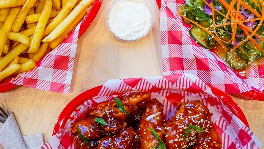 kosmo Wings – Essen und Trinken in Köln, Nordrhein-Westfalen