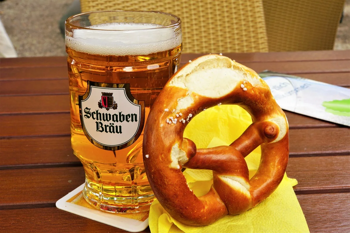 Neckarbiergarten – Brezel in Stuttgart, Baden-Württemberg