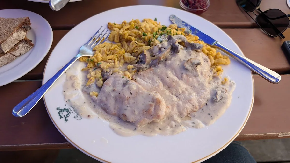 Augustiner Bürgerheim – Biscuits and Gravy in München, Bayern