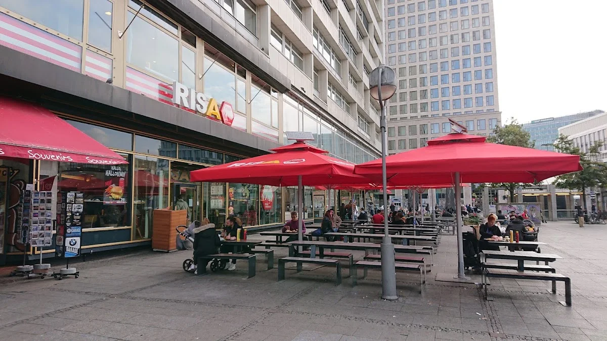 Risa Chicken – Atmosphäre in Berlin