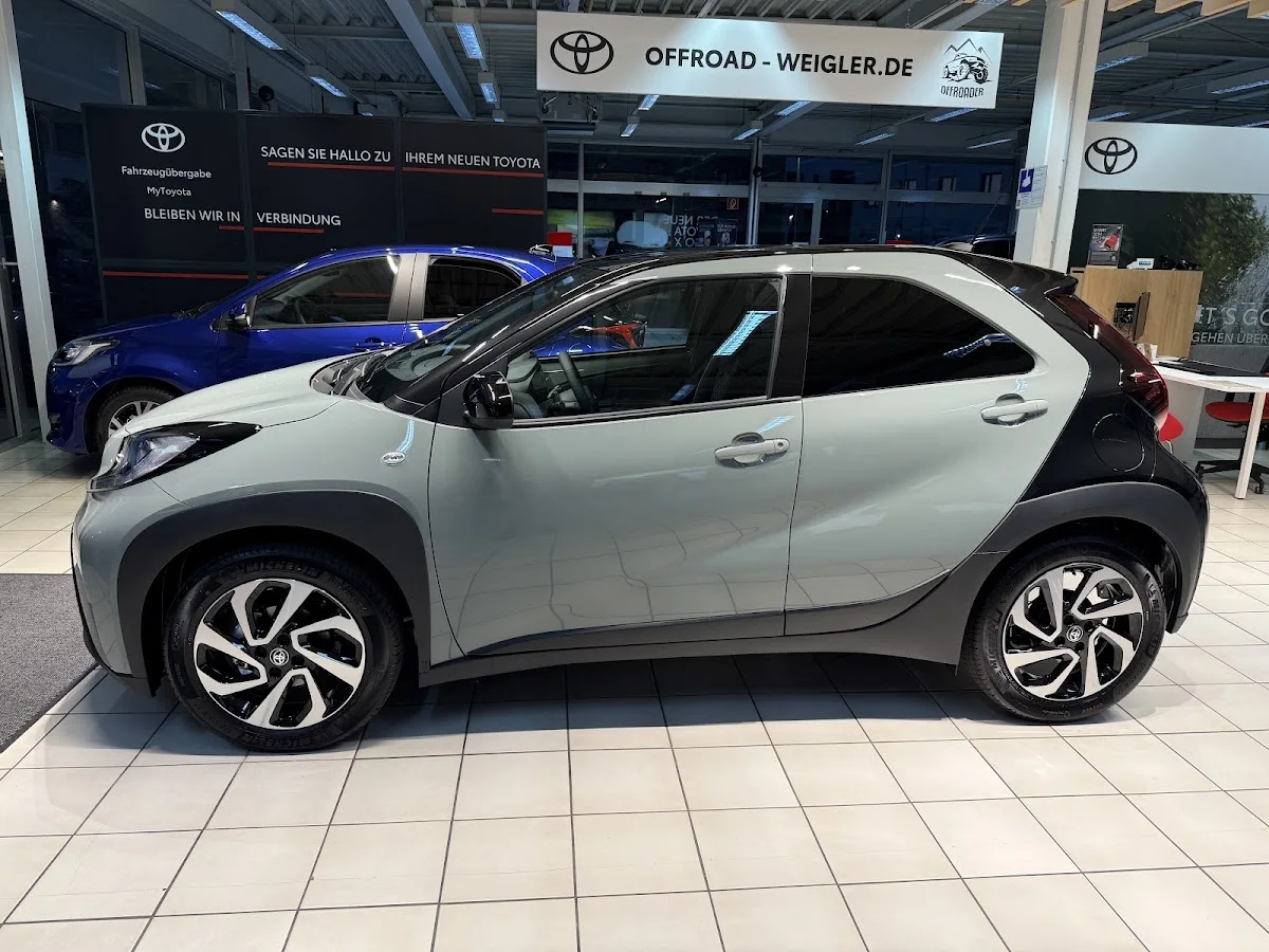 Autohaus Weigler GmbH / Toyota – Innenansichten in Leverkusen, Nordrhein-Westfalen