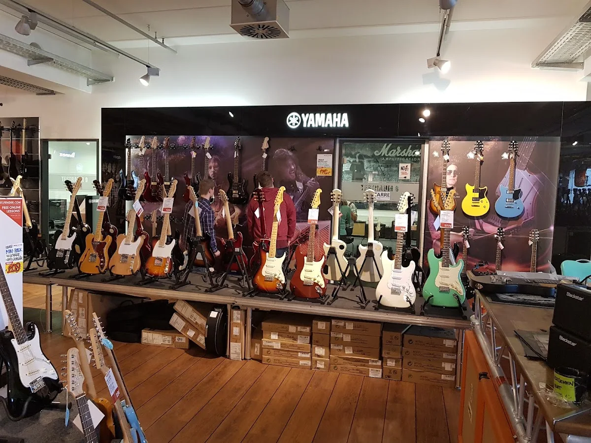 MUSIC STORE professional GmbH – Akustische Gitarre in Köln, Nordrhein-Westfalen