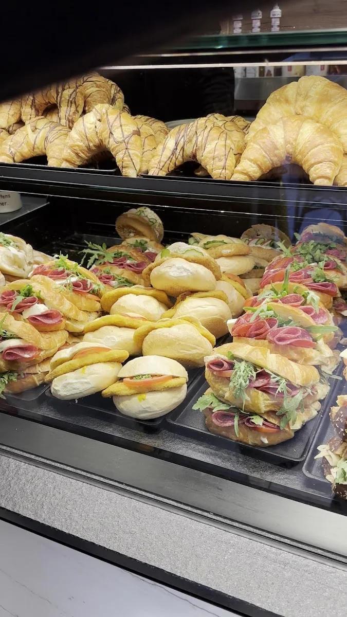 Cafe & Bäckerei Mauerer - Schillerstraße – Essen und Trinken in München, Bayern