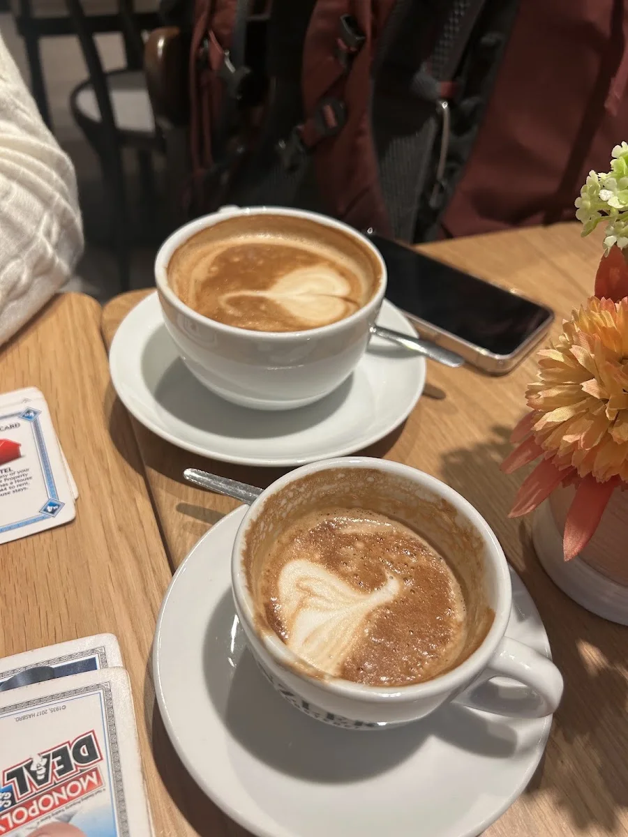 Cafe & Bäckerei Mauerer - Schillerstraße – Cortado in München, Bayern