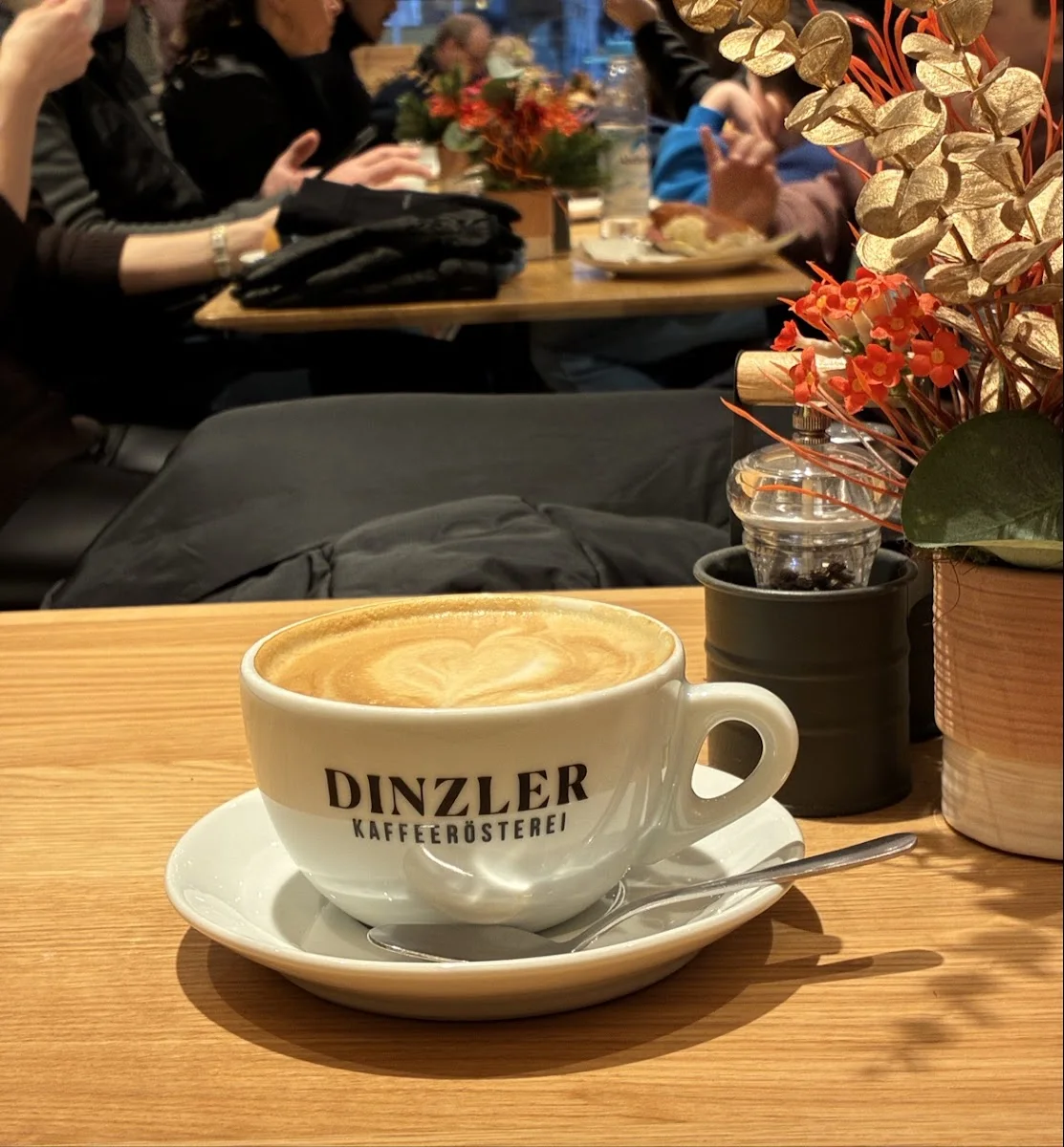 Cafe & Bäckerei Mauerer - Schillerstraße – Cappuccino in München, Bayern