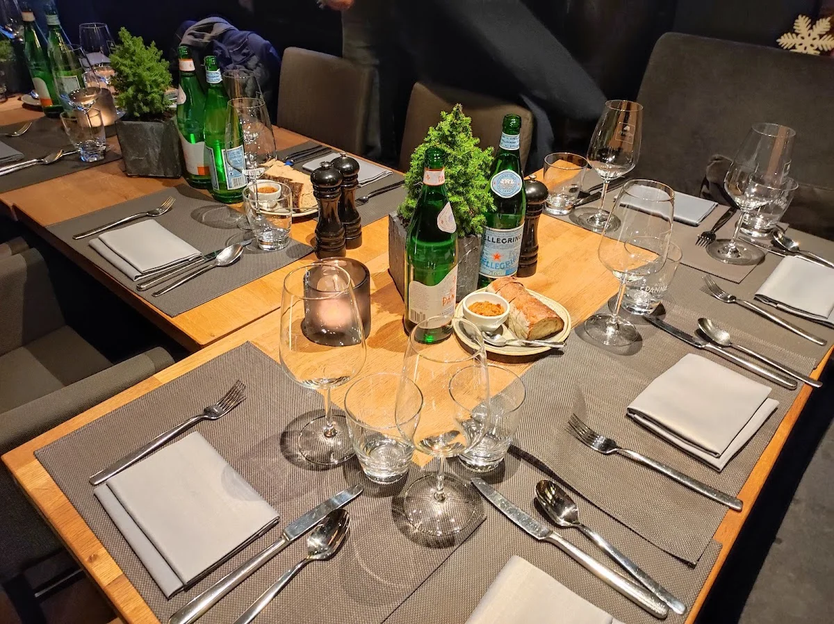 Henny's Restaurant & Events – Essen und Trinken in Hamburg