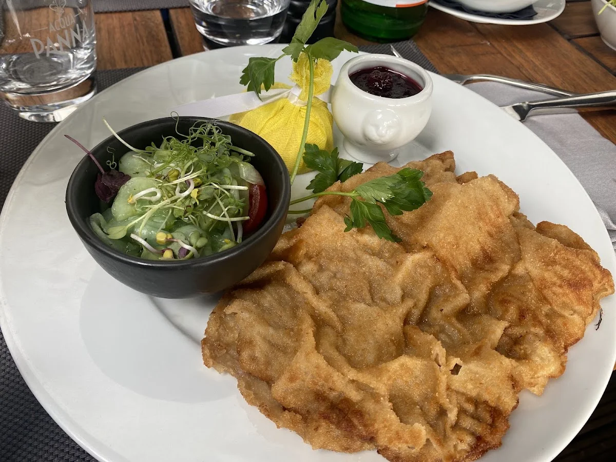 Henny's Restaurant & Events – Wiener Schnitzel in Hamburg