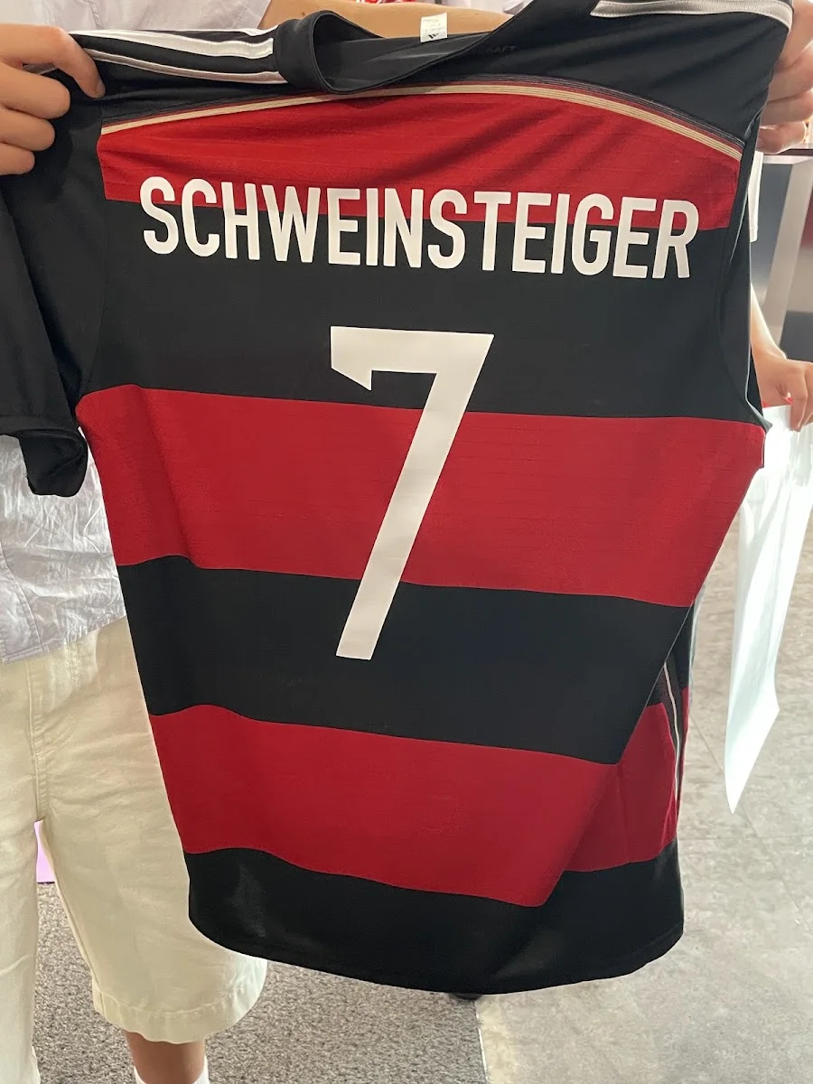 11teamsports Flagship Store Berlin – Sportbekleidungsgeschäft in Berlin