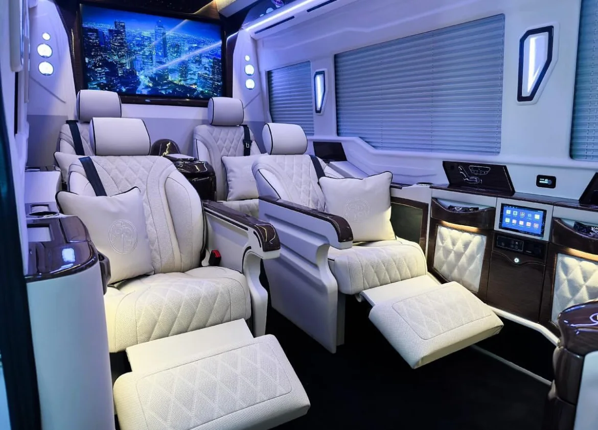 MyChauffeur Bus & Limousinenservice GmbH | Chauffeured Driven Airport Transfers – Besucherfoto: Tizian Bahr in Berlin