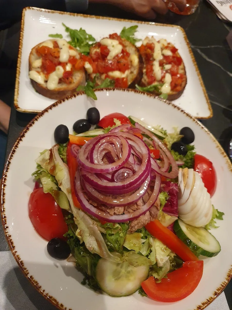Da Vincenzo Cucina italiana e Pizza Napoletana - Zur goldenen Rose – Griechischer Salat in Frankfurt am Main, Hessen