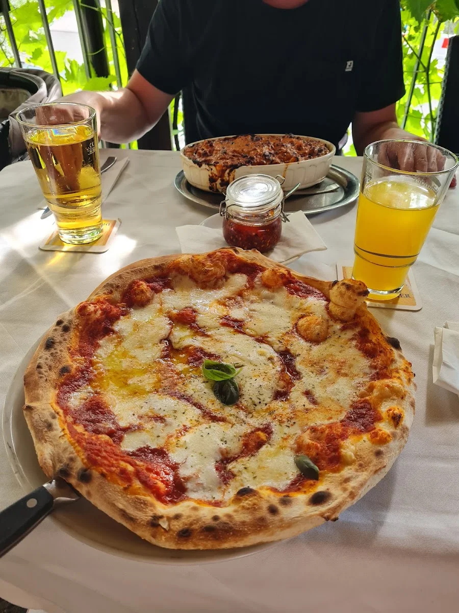 è la Vita – Ristorante e Pizzeria – Pizza in Stuttgart Weilimdorf, Baden-Württemberg
