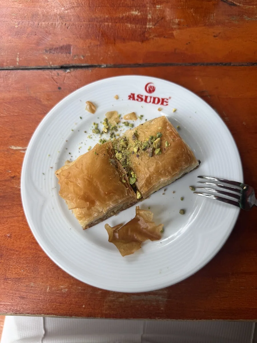 ASUDE Restaurant – Baklava in Berlin