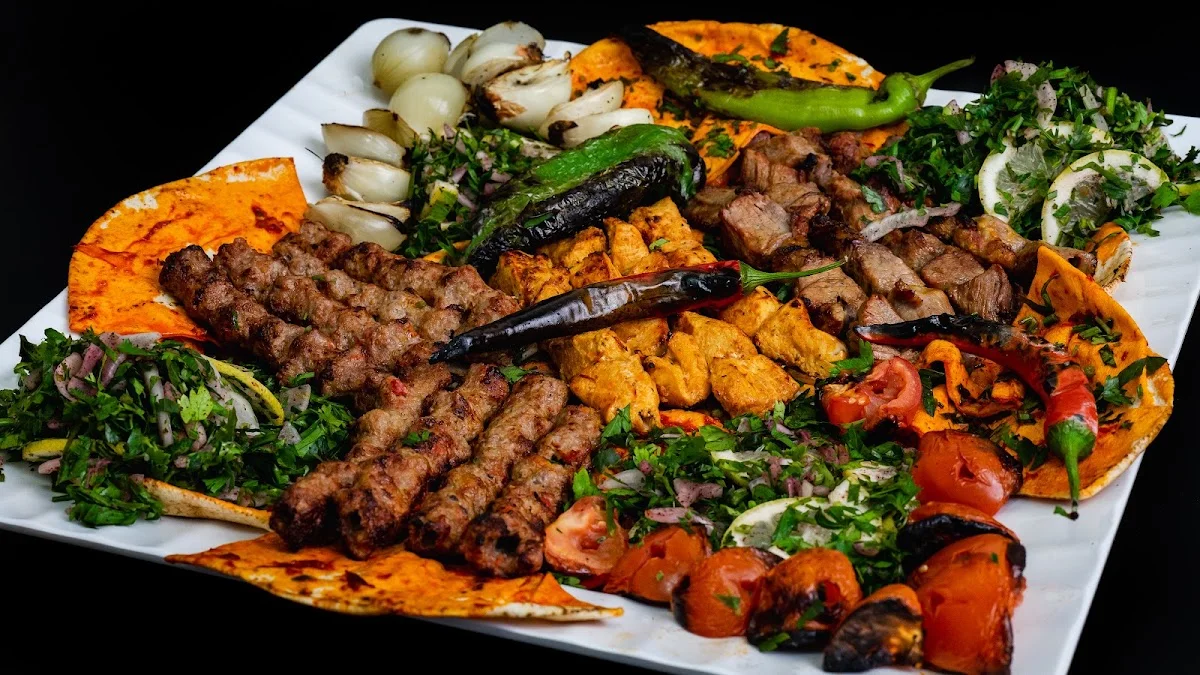 Al Faisal Grills und Restaurant – Essen und Trinken in Berlin