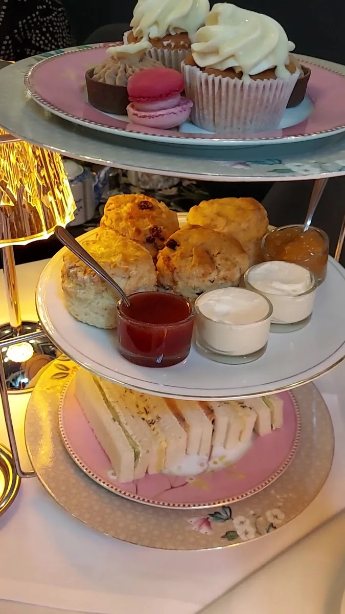 Eaton Place Café und Tearoom – Café in Hamburg
