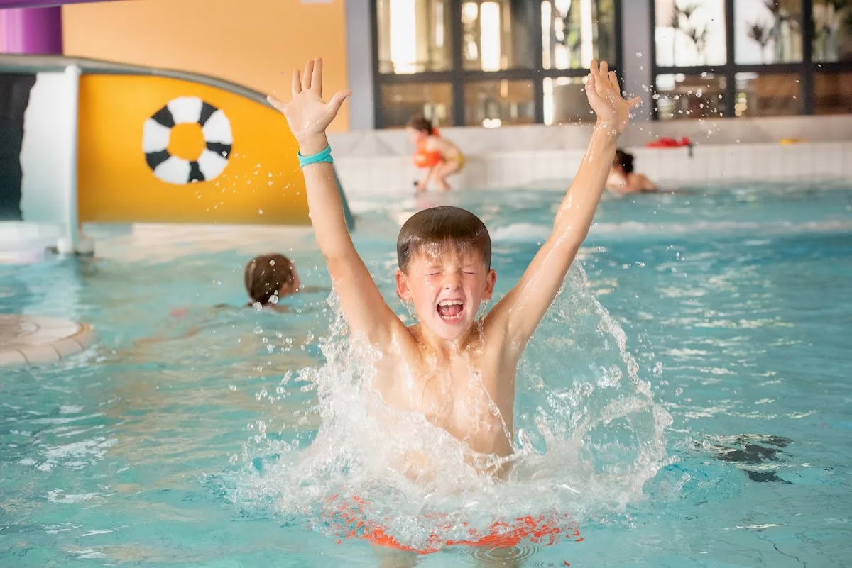 Neufun – Schwimmbecken in Neufahrn bei Freising, Bayern