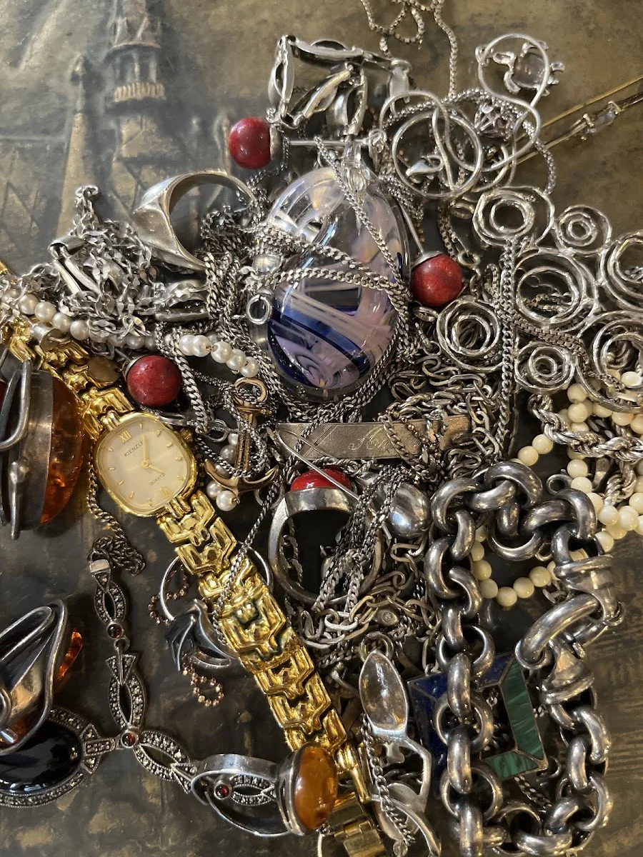 Gold 💎 Silber 💍 Platin 🪙 Palladium • Juwelier • Ankauf & Verkauf • Schmuckhandel • Barren • Münzen • Uhren/Batterie/Service – Goldhändler in Neumünster, Schleswig-Holstein