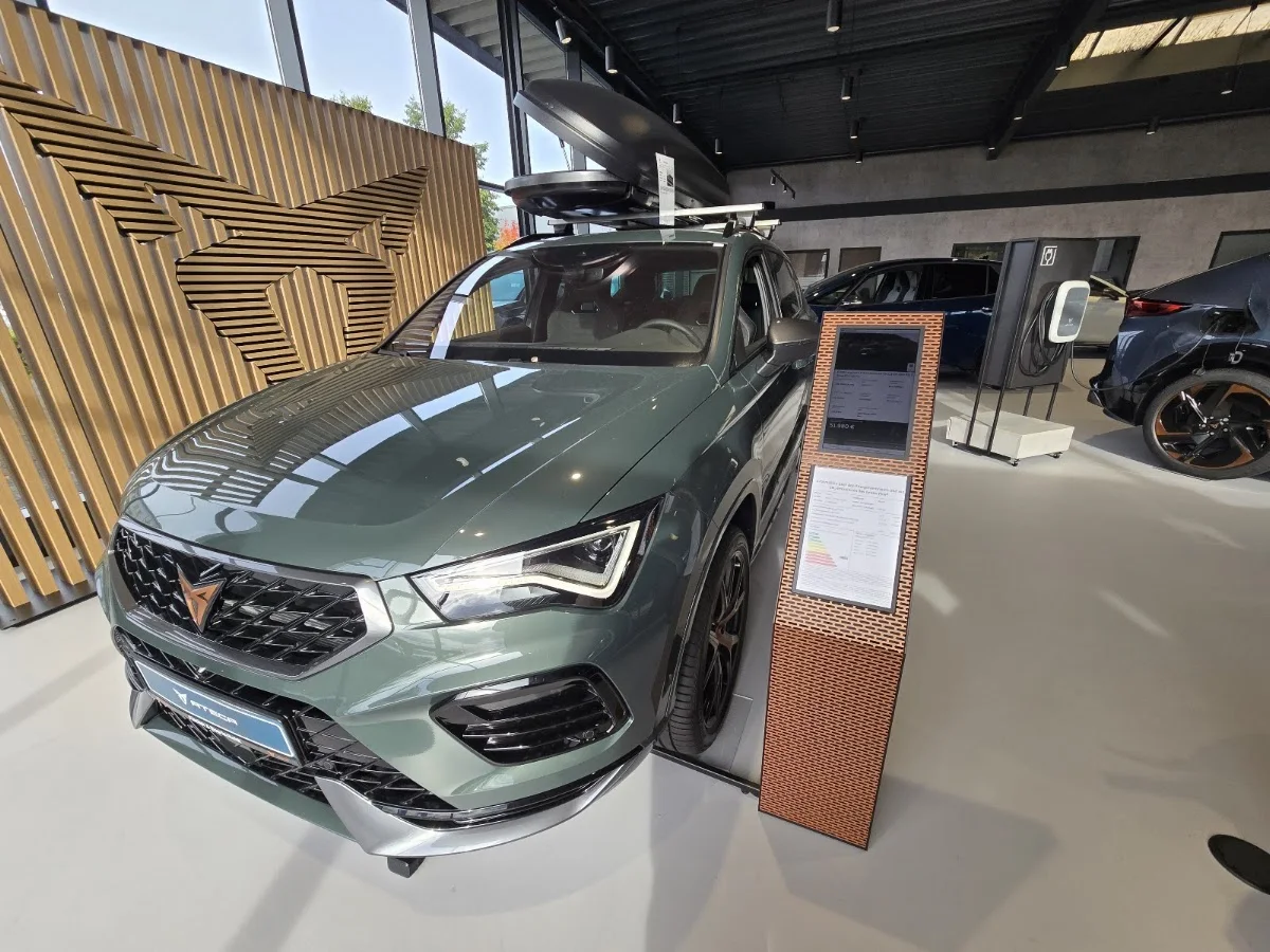Autohaus Fischer & Bourtscheidt – Innenansichten in Lohmar, Nordrhein-Westfalen