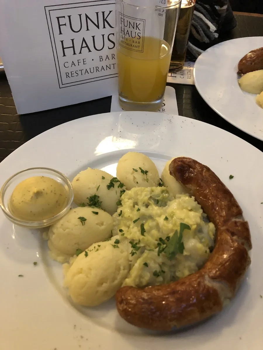 Funkhaus Cafe-Bar-Restaurant – Bratwurst in Köln, Nordrhein-Westfalen