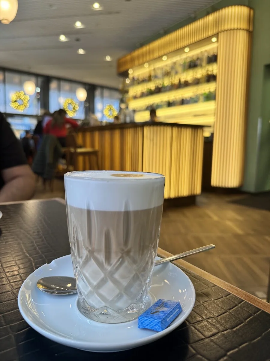 Funkhaus Cafe-Bar-Restaurant – Cappuccino in Köln, Nordrhein-Westfalen