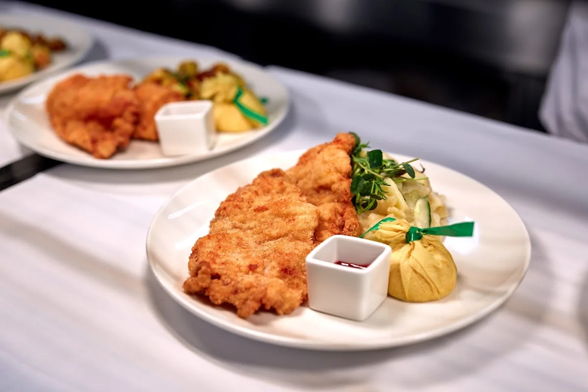 Michaeligarten Wirtshaus – Wiener Schnitzel in München, Bayern