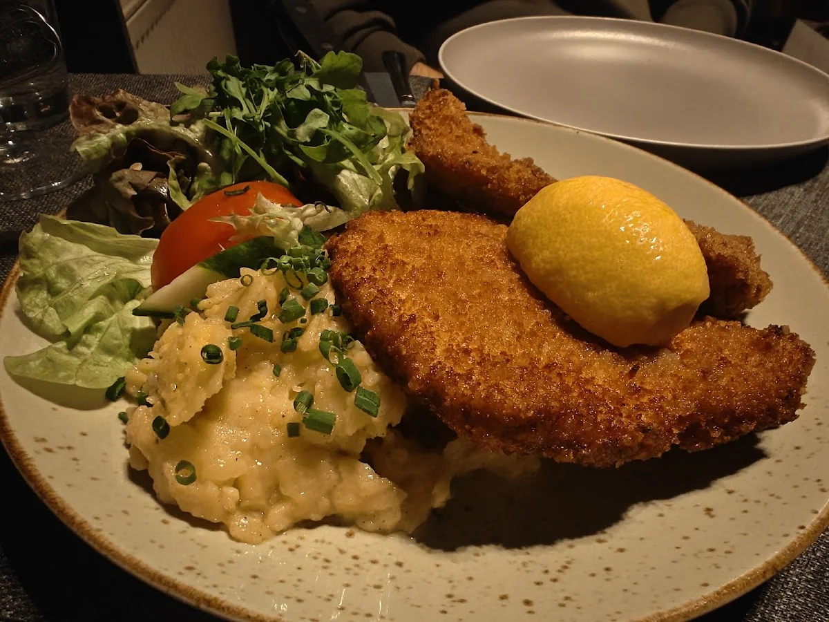Zum Becher | Restaurant & Biergarten – Schnitzel in Stuttgart, Baden-Württemberg