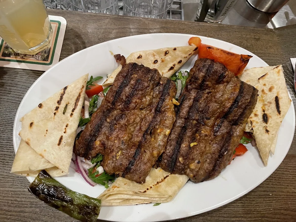 MYRA Restaurant – Essen und Trinken in München, Bayern
