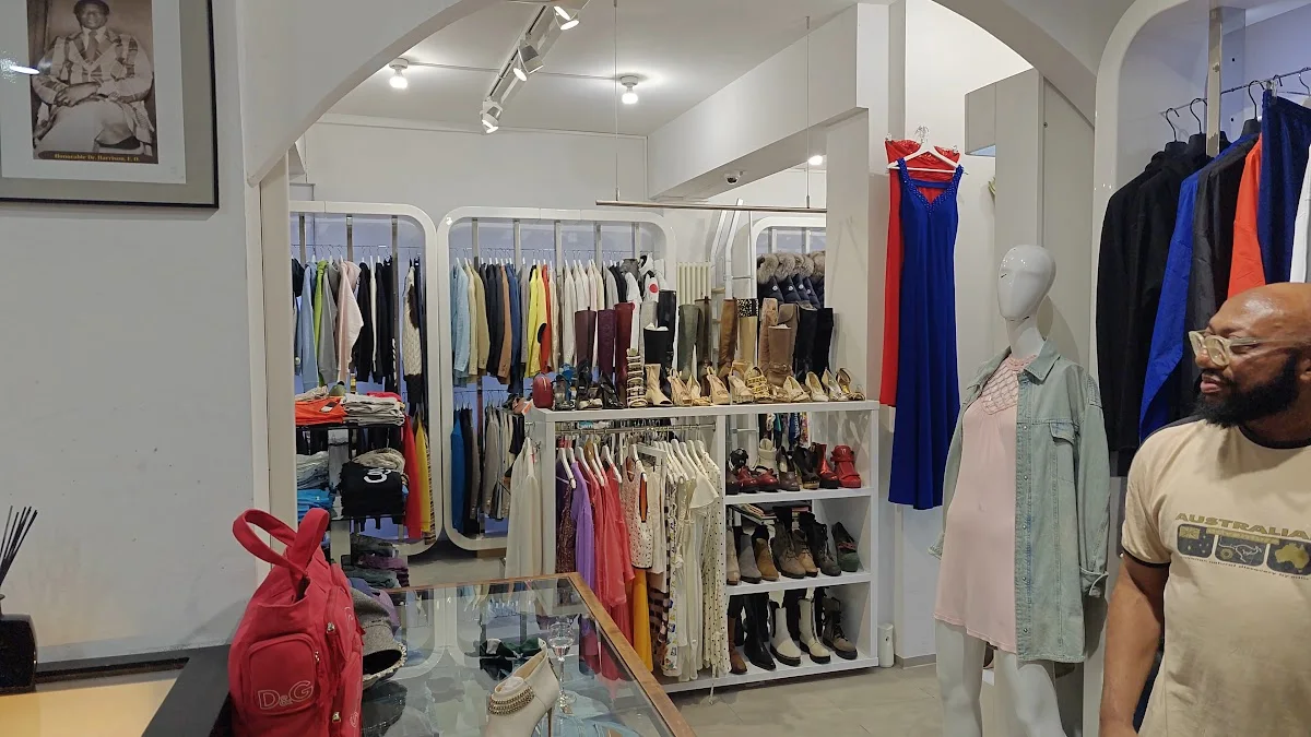 Designer Outlet Harrison Exclusive – Innenansichten in Düsseldorf, Nordrhein-Westfalen