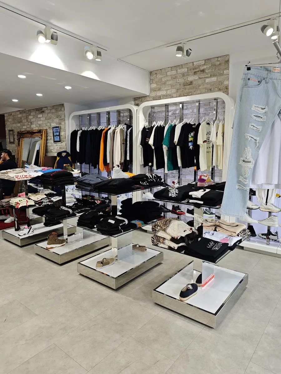 Designer Outlet Harrison Exclusive – Besucherfoto: Eugen Holzmann in Düsseldorf, Nordrhein-Westfalen