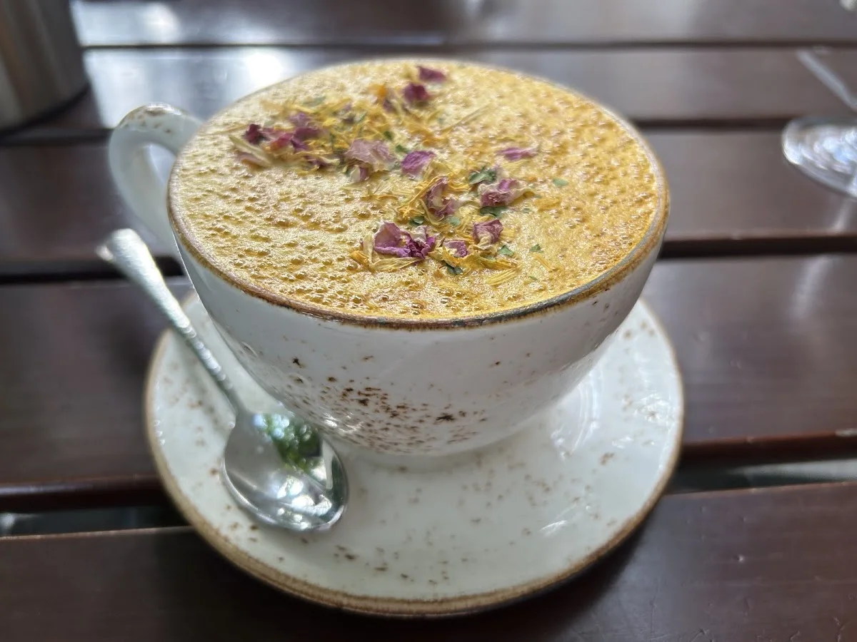 Max Pett – Cappuccino in München, Bayern