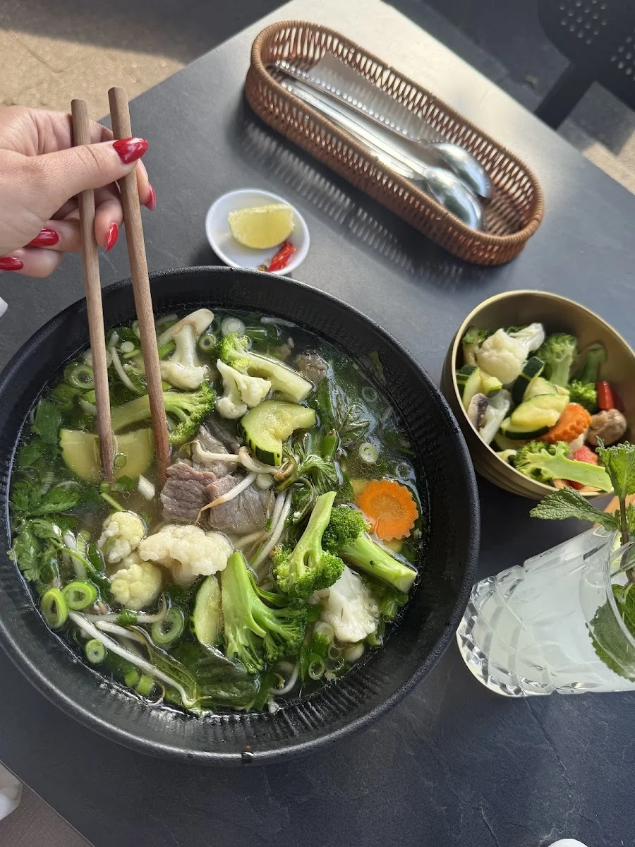 Nom Vietnamesisches Restaurant – Restaurant mit Essen zum Mitnehmen in Hamburg