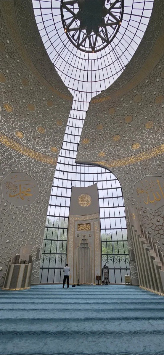 Zentralmoschee Köln - MoscheeForum – Besucherfoto von Niels Goeser in Köln, Nordrhein-Westfalen