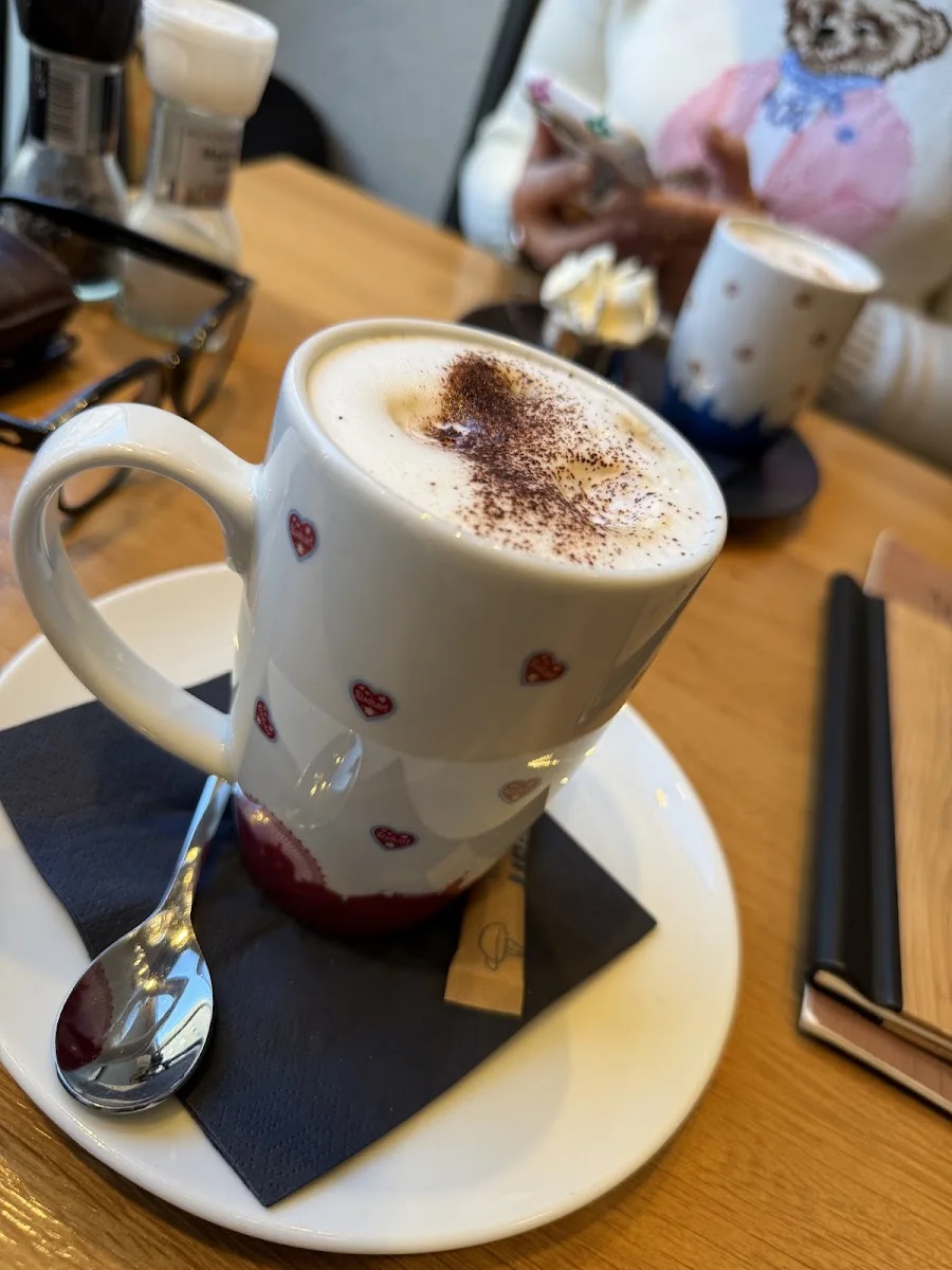 Rischart Café am Marienplatz – Cappuccino in München, Bayern