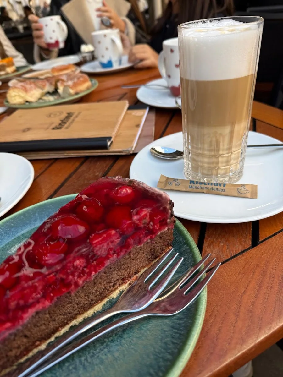 Rischart Café am Marienplatz – Himbeere in München, Bayern