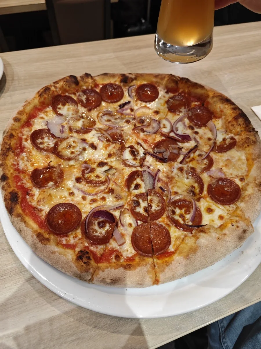 Engel Pizza und Pasta aus dem Holzofen – Essen und Trinken in Frankfurt am Main, Hessen