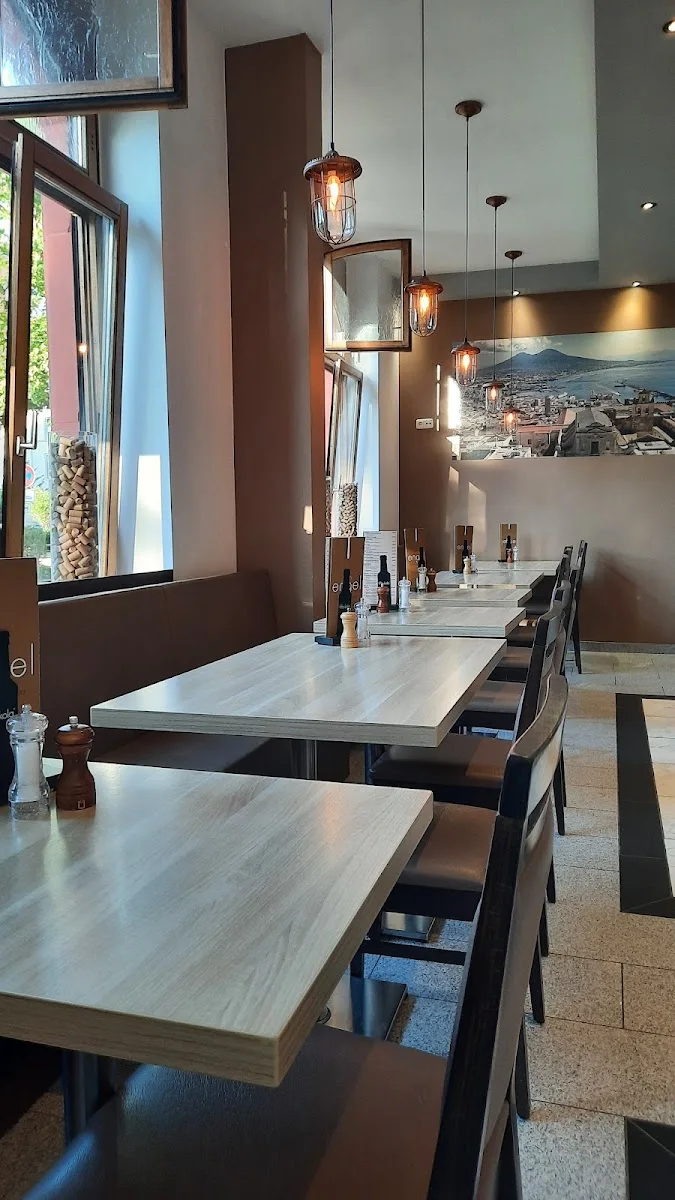 Engel Pizza und Pasta aus dem Holzofen – Atmosphäre in Frankfurt am Main, Hessen