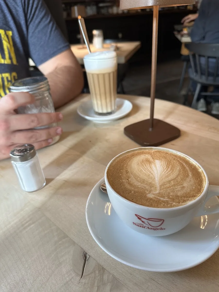 April Restaurant – Cappuccino in Berlin