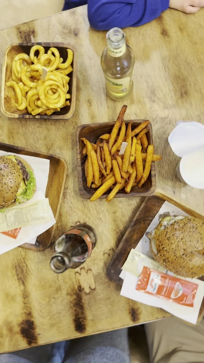 THRONBURGER – Pommes frites in Berlin