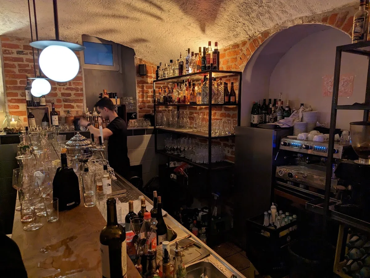 Bodega Dali – Atmosphäre in München, Bayern