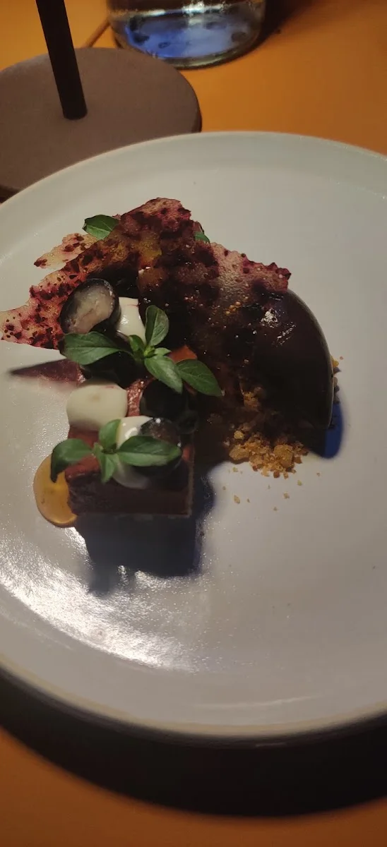 LEUCHTENDROTER – Restaurant in Frankfurt am Main, Hessen