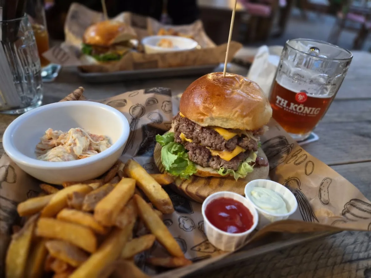 Old MacDonald Burger-Restaurant, Biergarten und Sportsbar – Hamburger in Hamburg