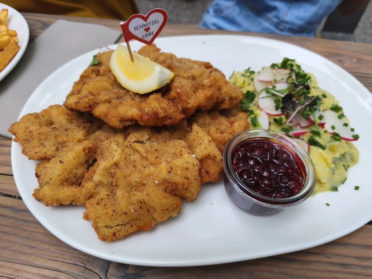 Paulaner am Nockherberg – Wiener Schnitzel in München, Bayern