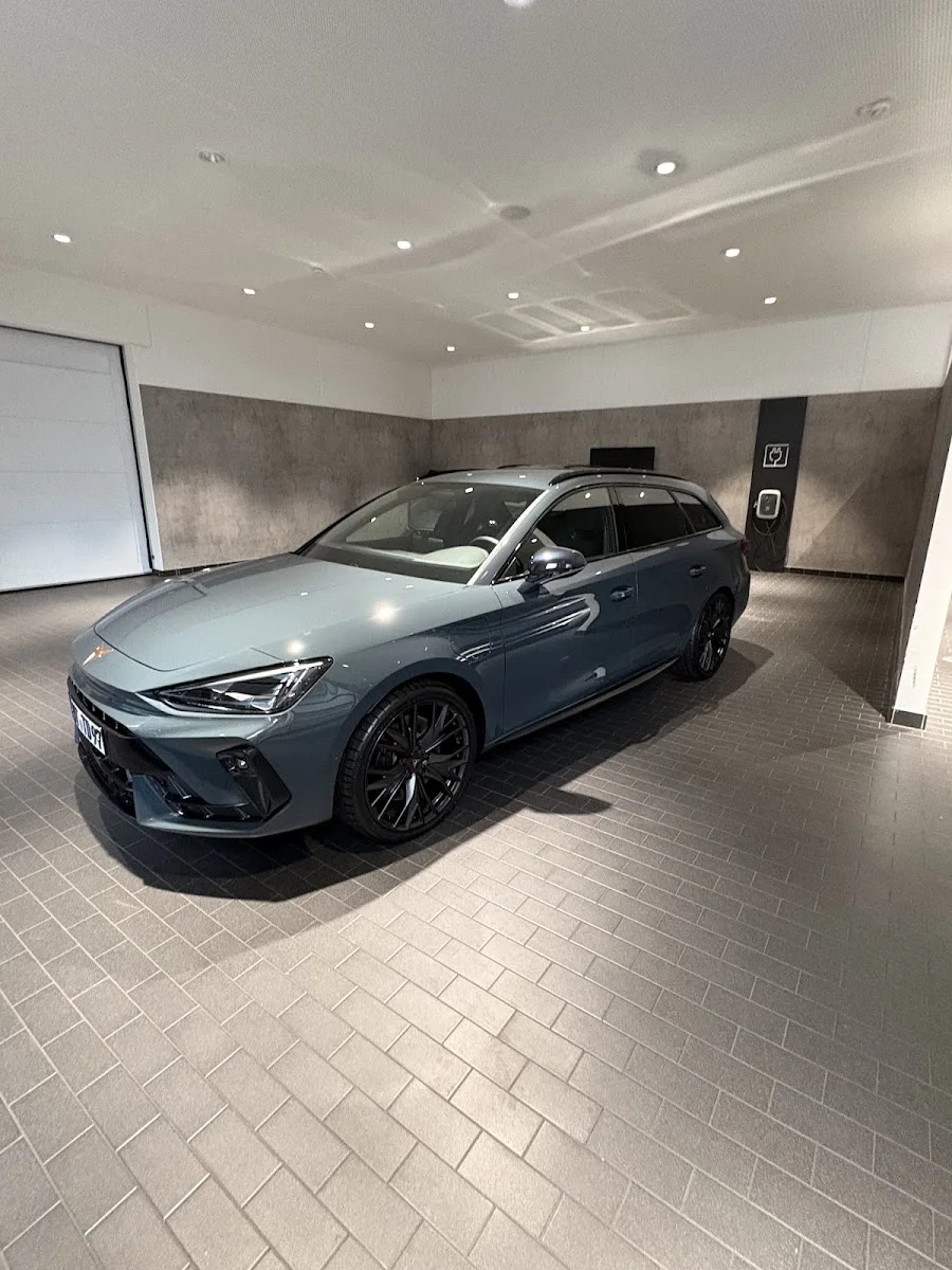 CUPRA Garage Stuttgart, Volkswagen Automobile Stuttgart GmbH – Innenansichten in Stuttgart Zuffenhausen, Baden-Württemberg