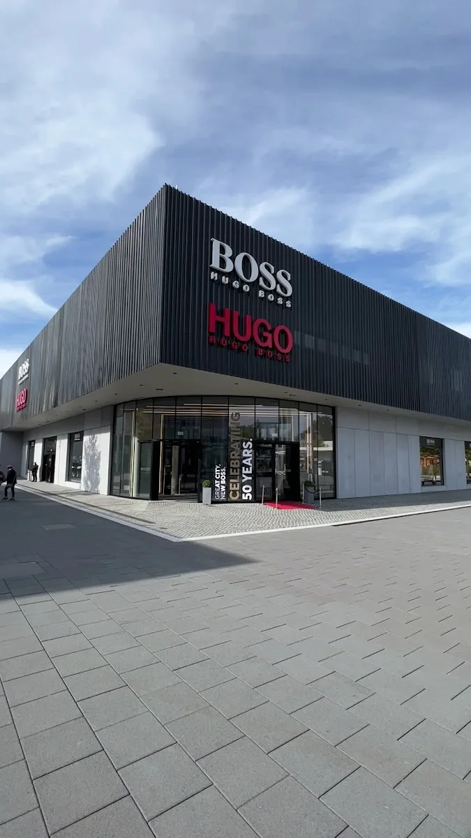 Outletcity Metzingen – Bekleidungsgeschäft in Metzingen, Baden-Württemberg